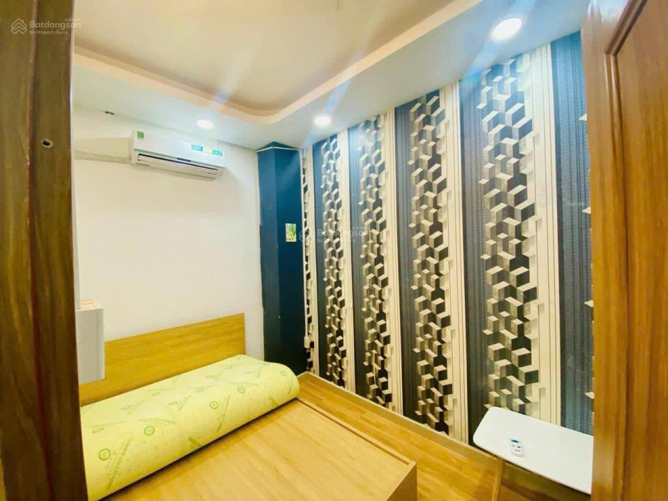 Modern 2BR Apartment with Window Views in District 10
