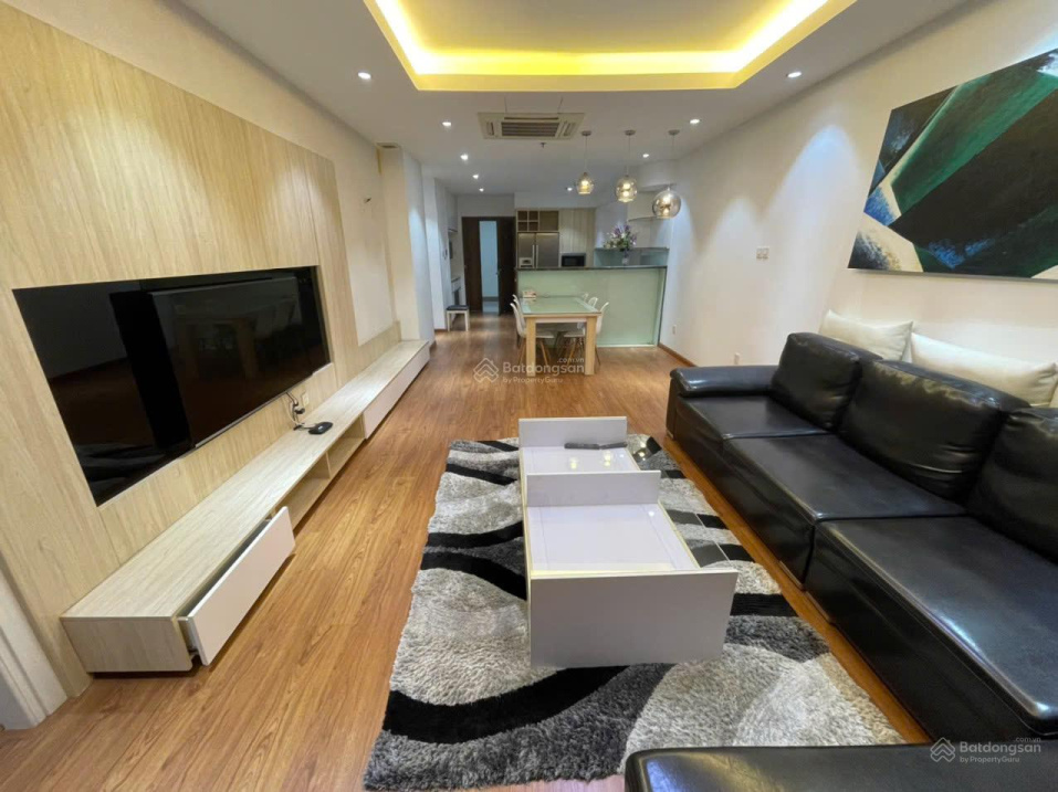 Modern 3-Bedroom Apartment with Designer Interior