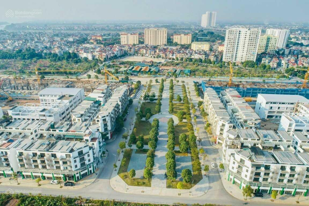 Spacious 3-Bedroom High-Floor Apartment with Views