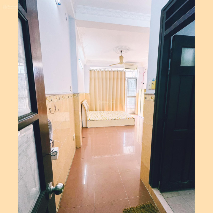 Bright 28m² Studio Apartment with Sunny Balcony