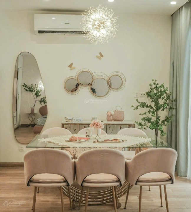 Modern Studio with Designer Kitchen and Dining Area
