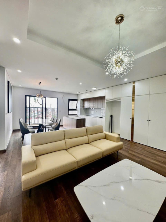Modern 2-Bedroom Apartment with Natural Light