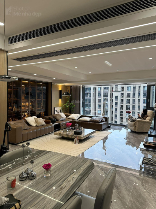 Luxury High-Rise Apartments with Garden Views