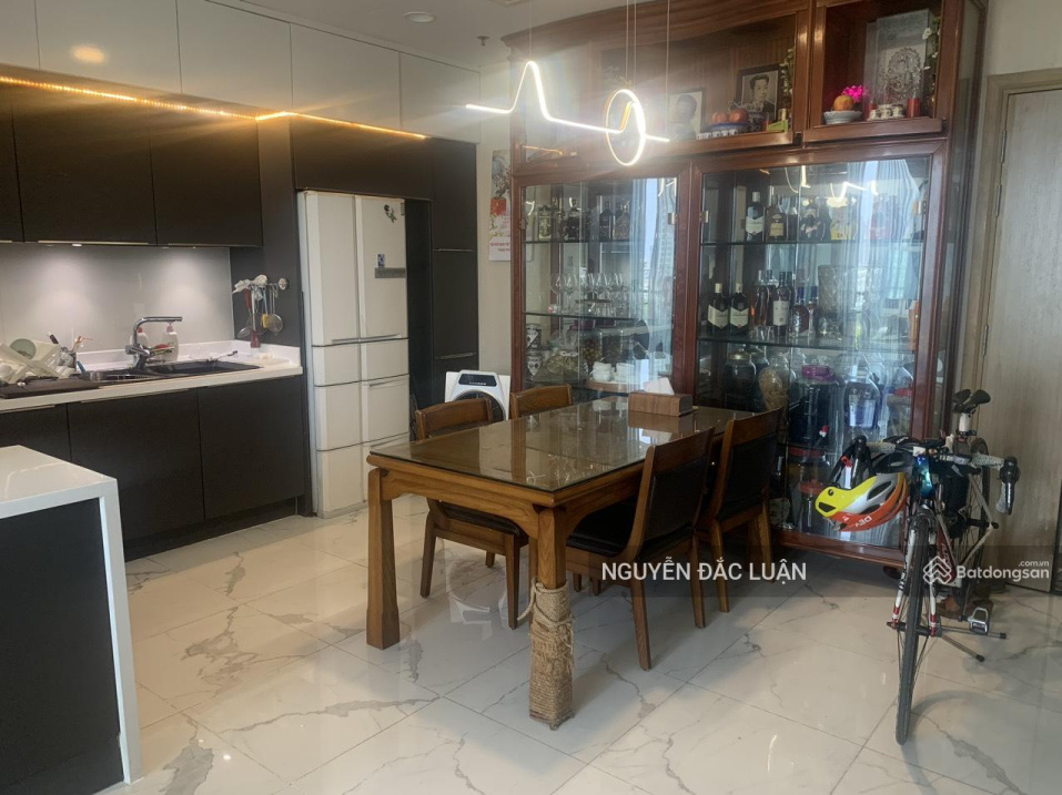 Modern 2-Bedroom Corner Unit Near Viet-Uc School
