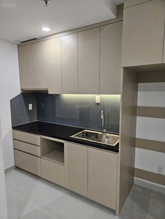 High Floor Citi Alto Apartment with Kitchen