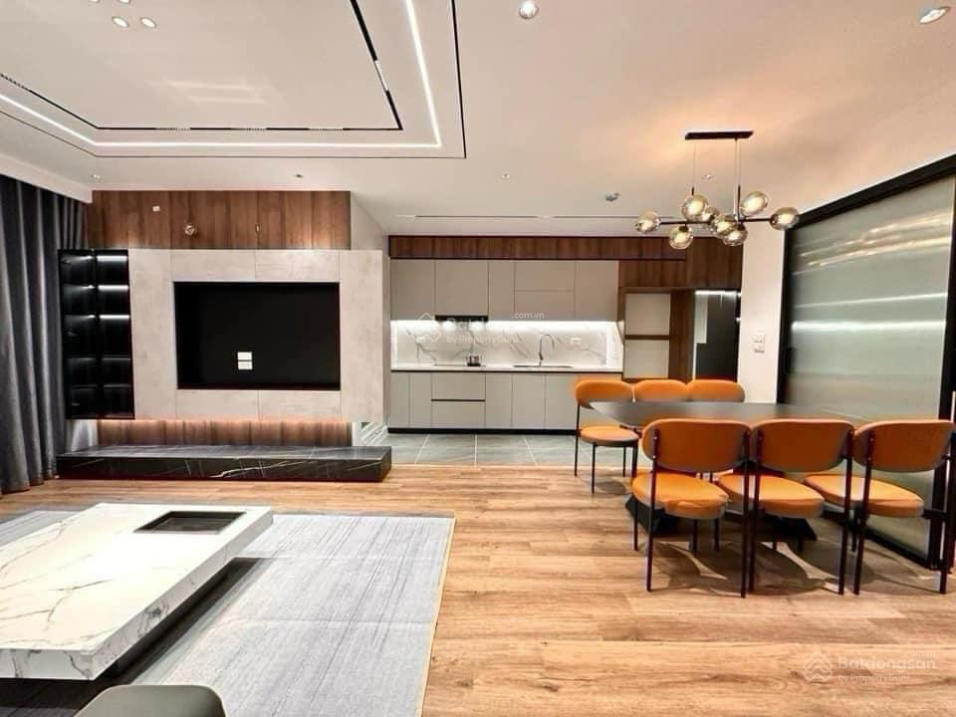 Modern 2-Bedroom Apartment with Designer Interior