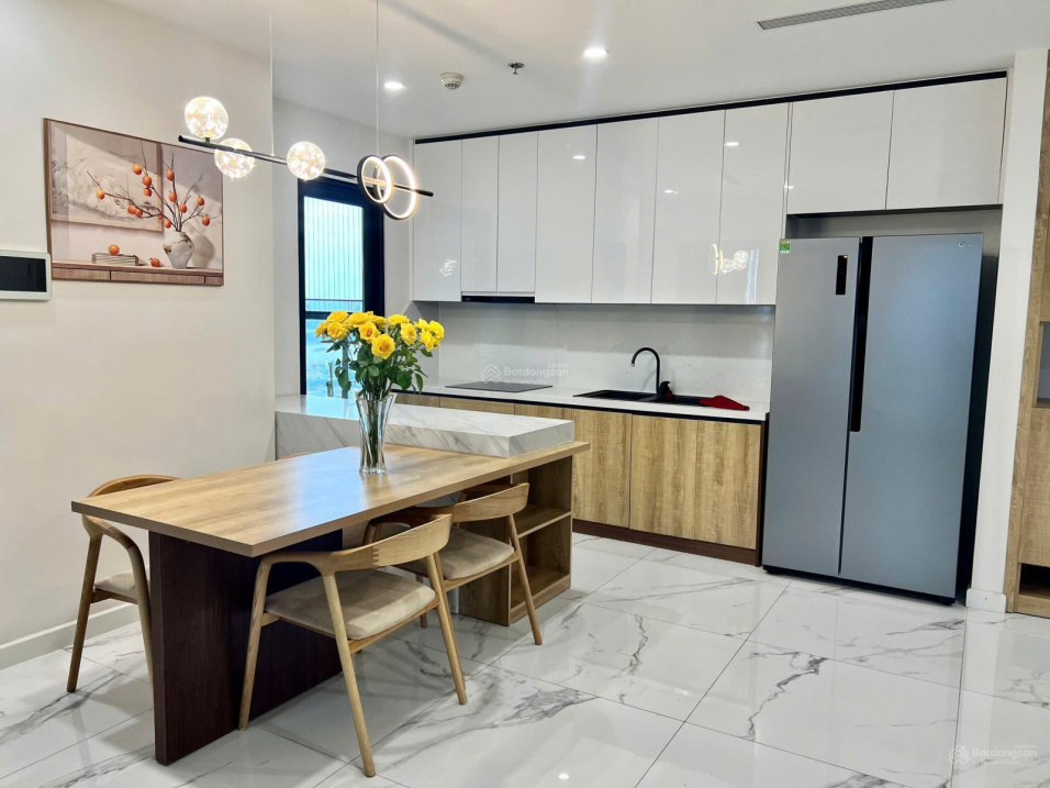 Modern 2-3 Bedroom Apartment with Full Amenities