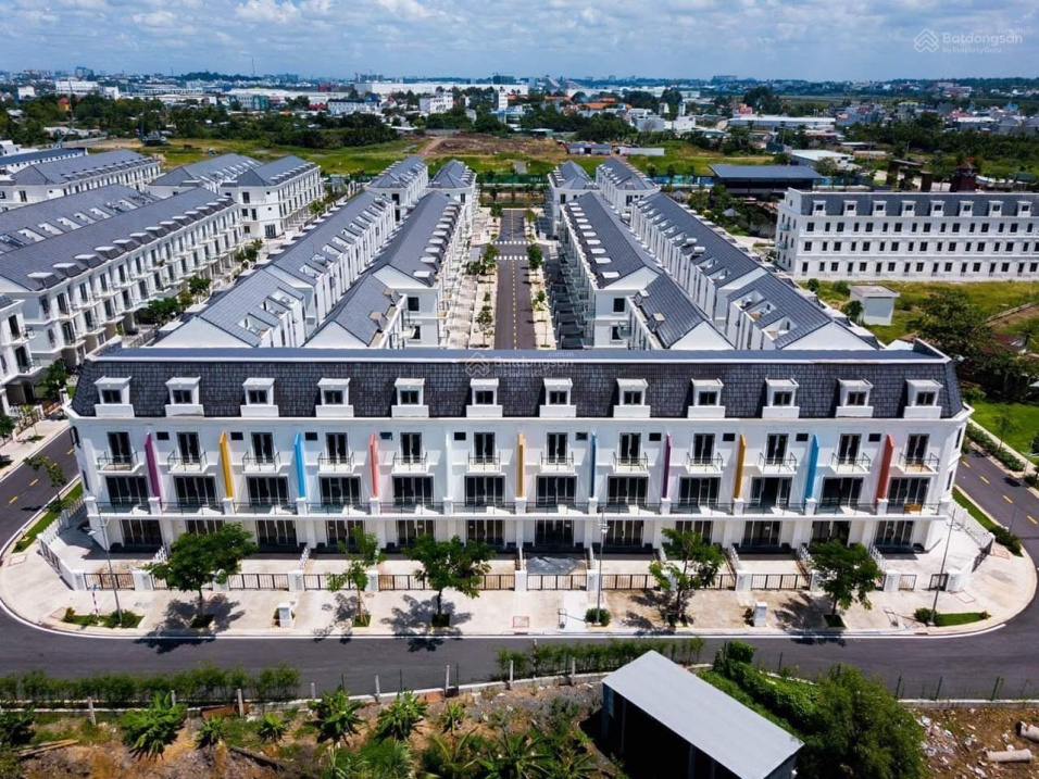 Townhouse at Sim City,Lo Lu Street, 100m², 3 levels + rooftop