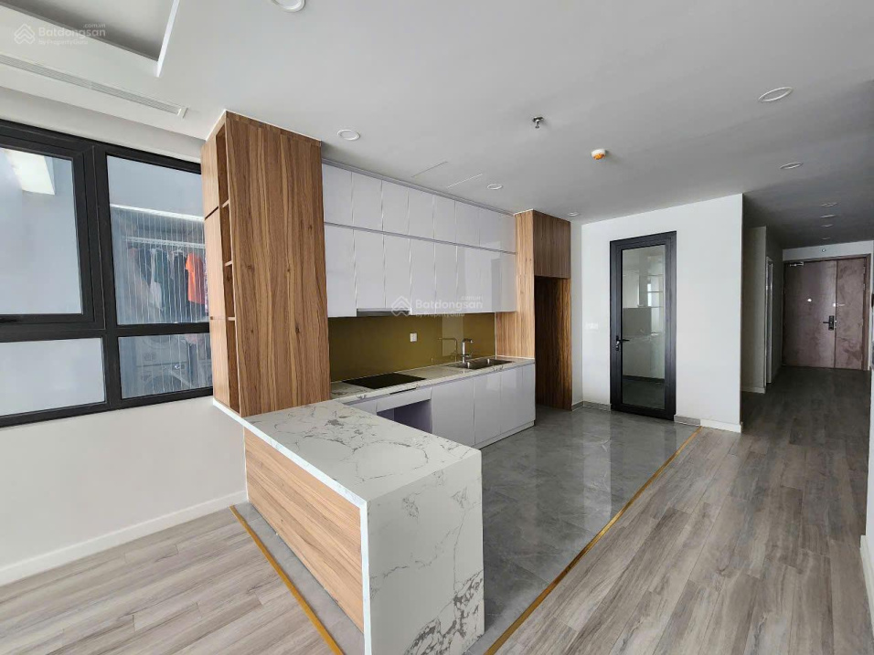 Spacious 3-Bedroom Apartment with Basic Furnishings