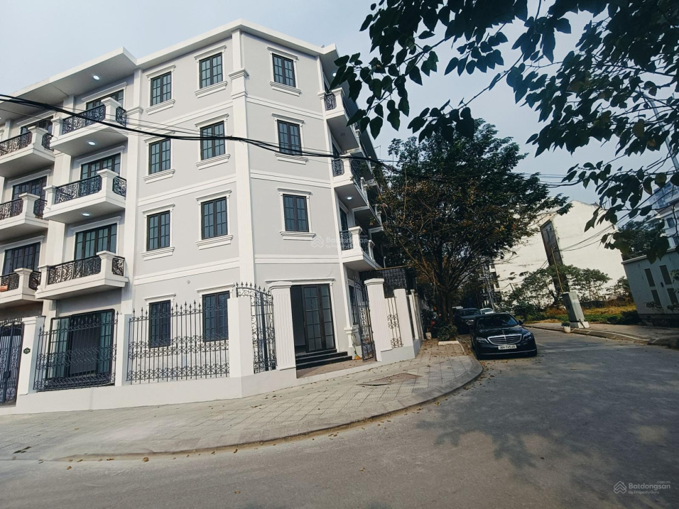 Modern 5-Floor Corner House in Dai Kim