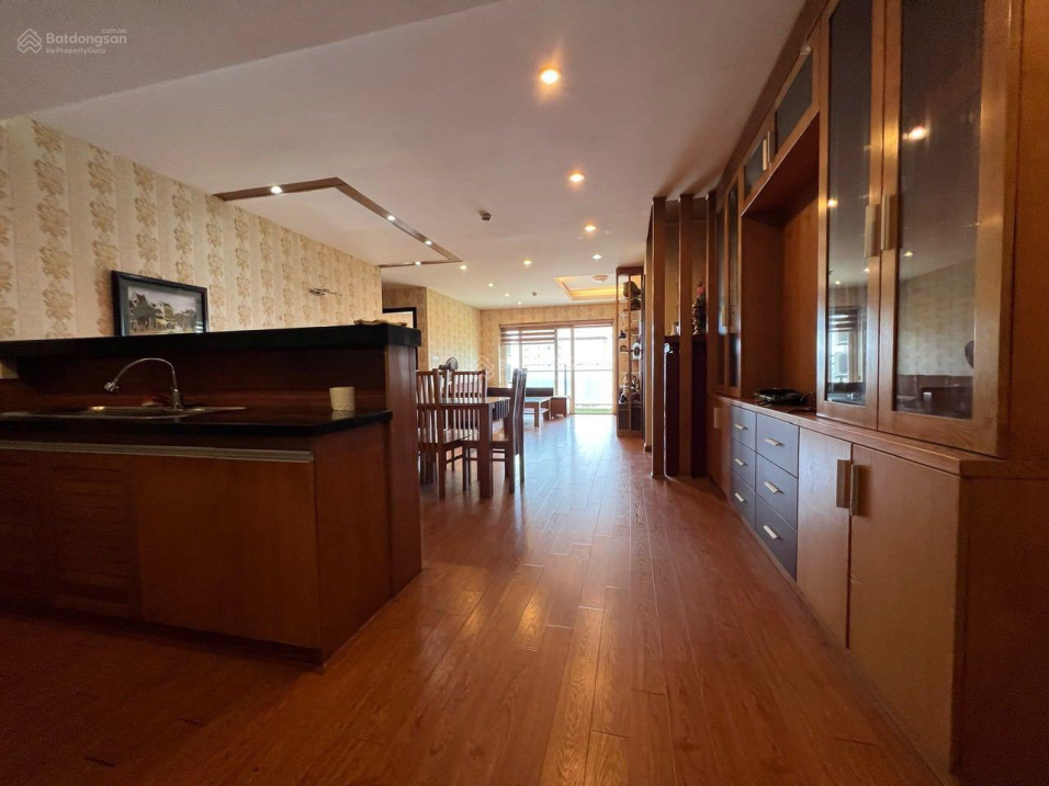Spacious 3-Bedroom Apartment with Full Furnishings