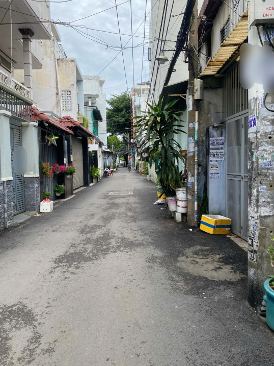 3-Story House with 5 Bedrooms near Nguyen Xi Street
