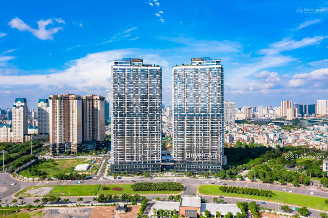 Spacious 3BR Corner Unit with Park View