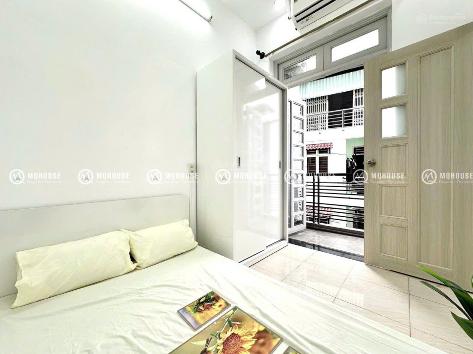 Modern Studio Apartment with Washing Machine and Balcony