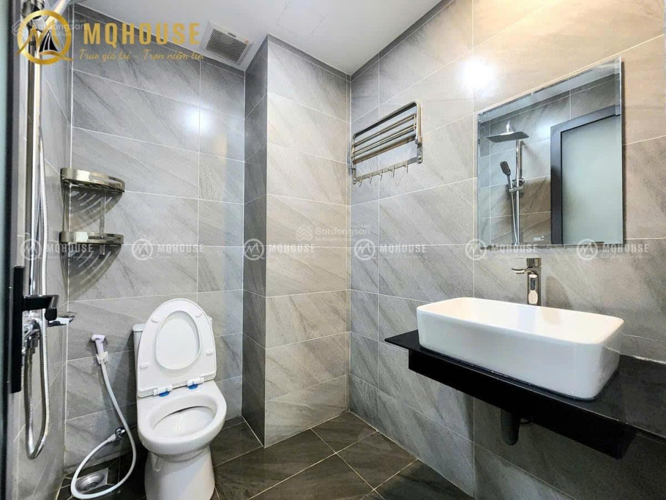 Modern Studio Apartment with Balcony and Full Amenities