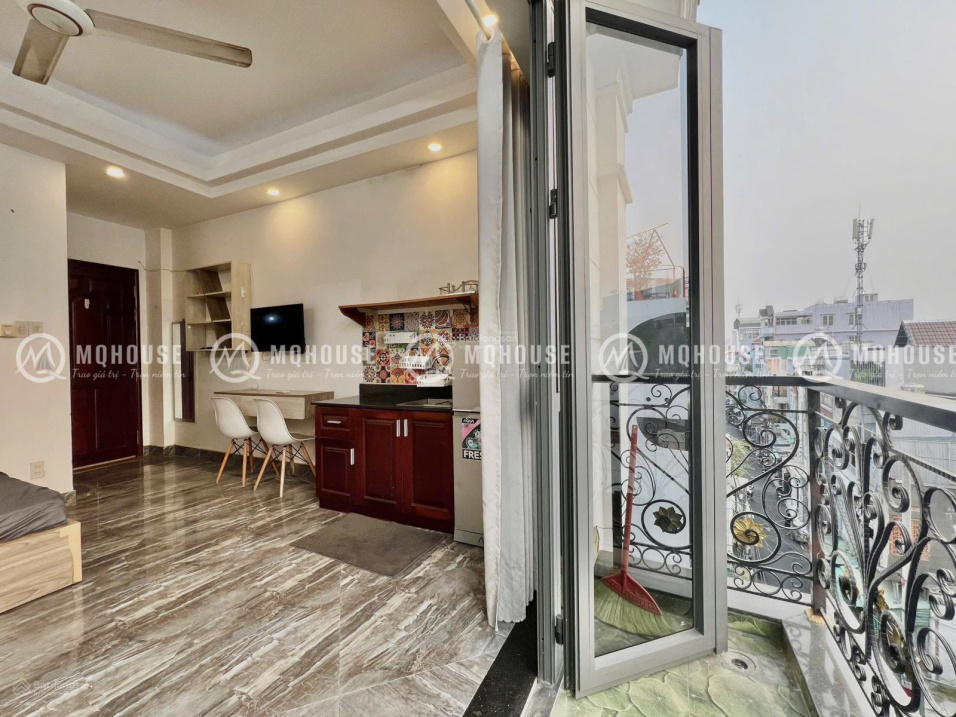 Modern Studio Apartment with Balcony in Tan Binh