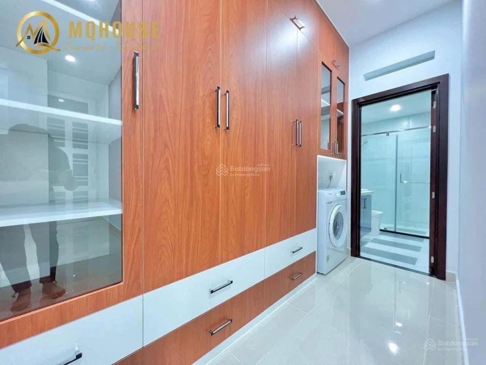 Modern 2 Bedroom Apartment with Private Garden
