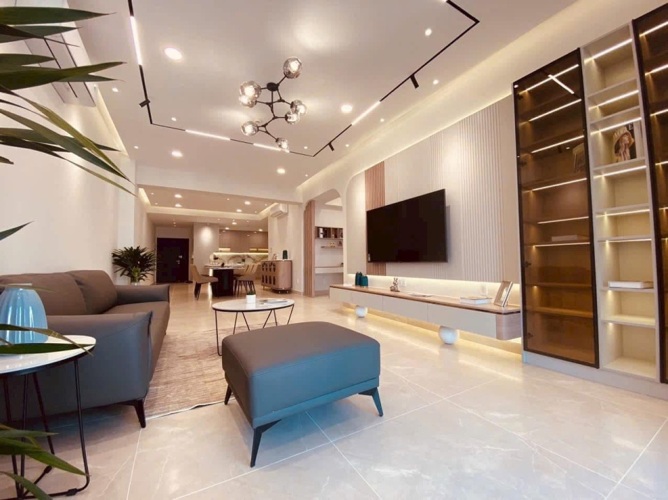 Luxurious 3-Bedroom Corner Apartment with Full Amenities