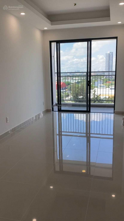 Modern 3-Bedroom Apartment with Riverside View