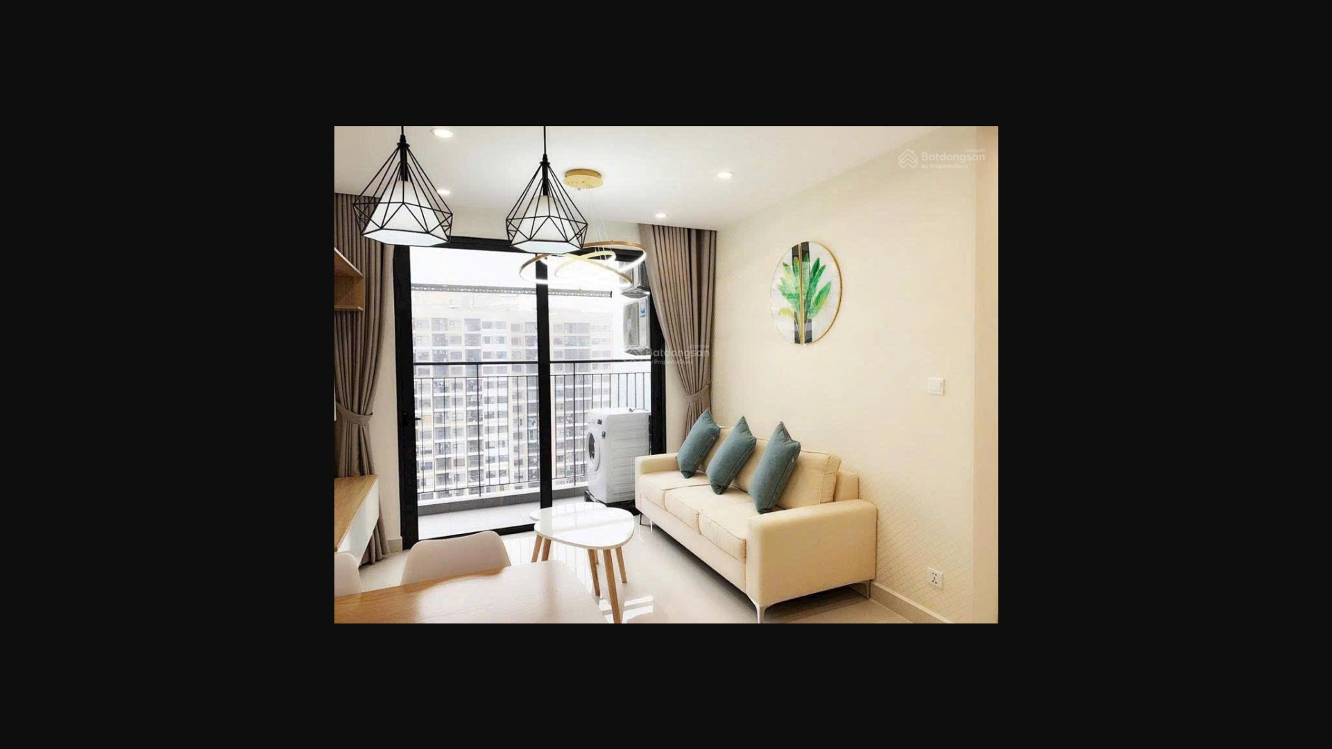 Luxury 2-Bed Apartment with Park View