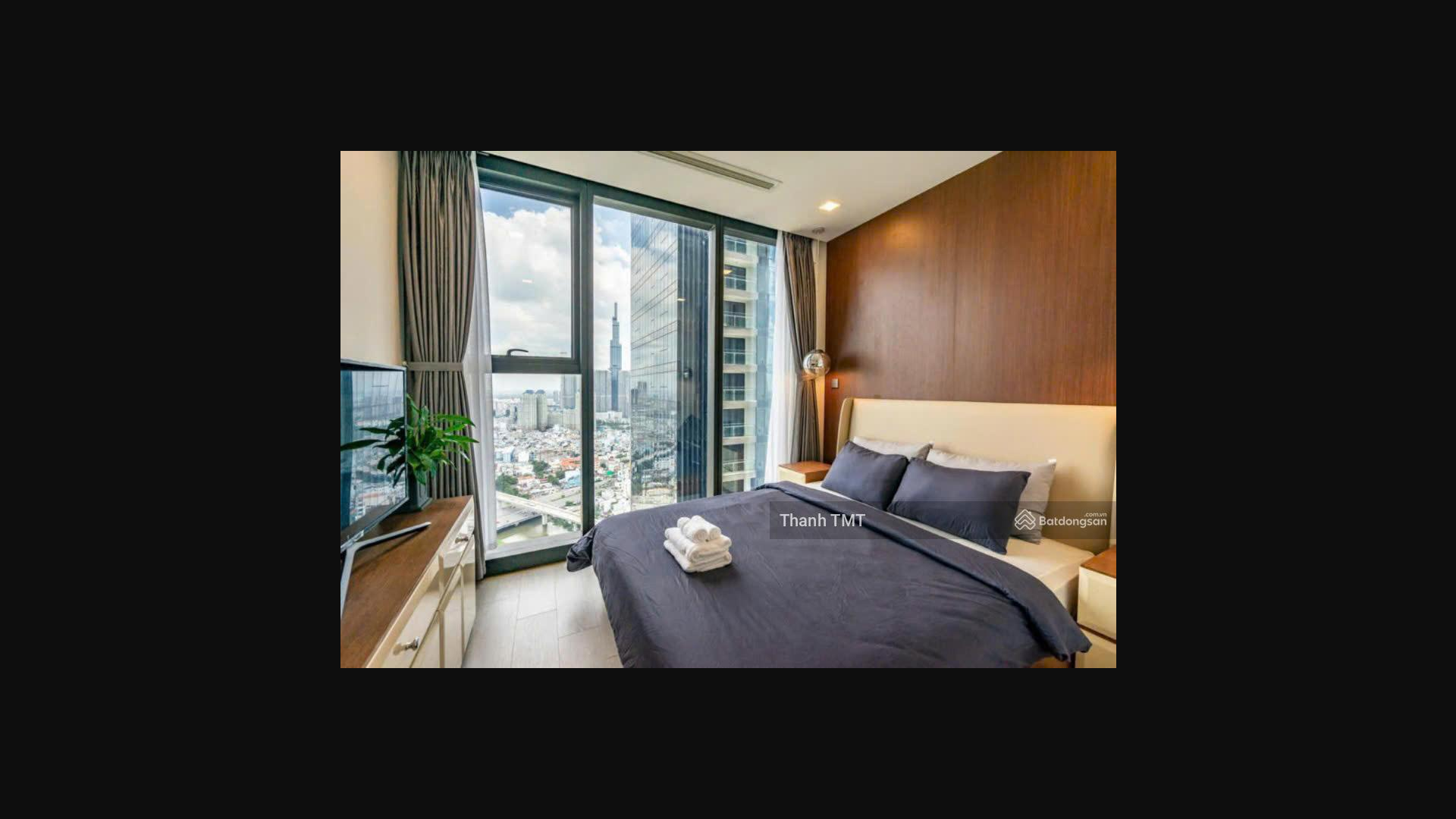 Modern 2-Bedroom Apartment with City Views