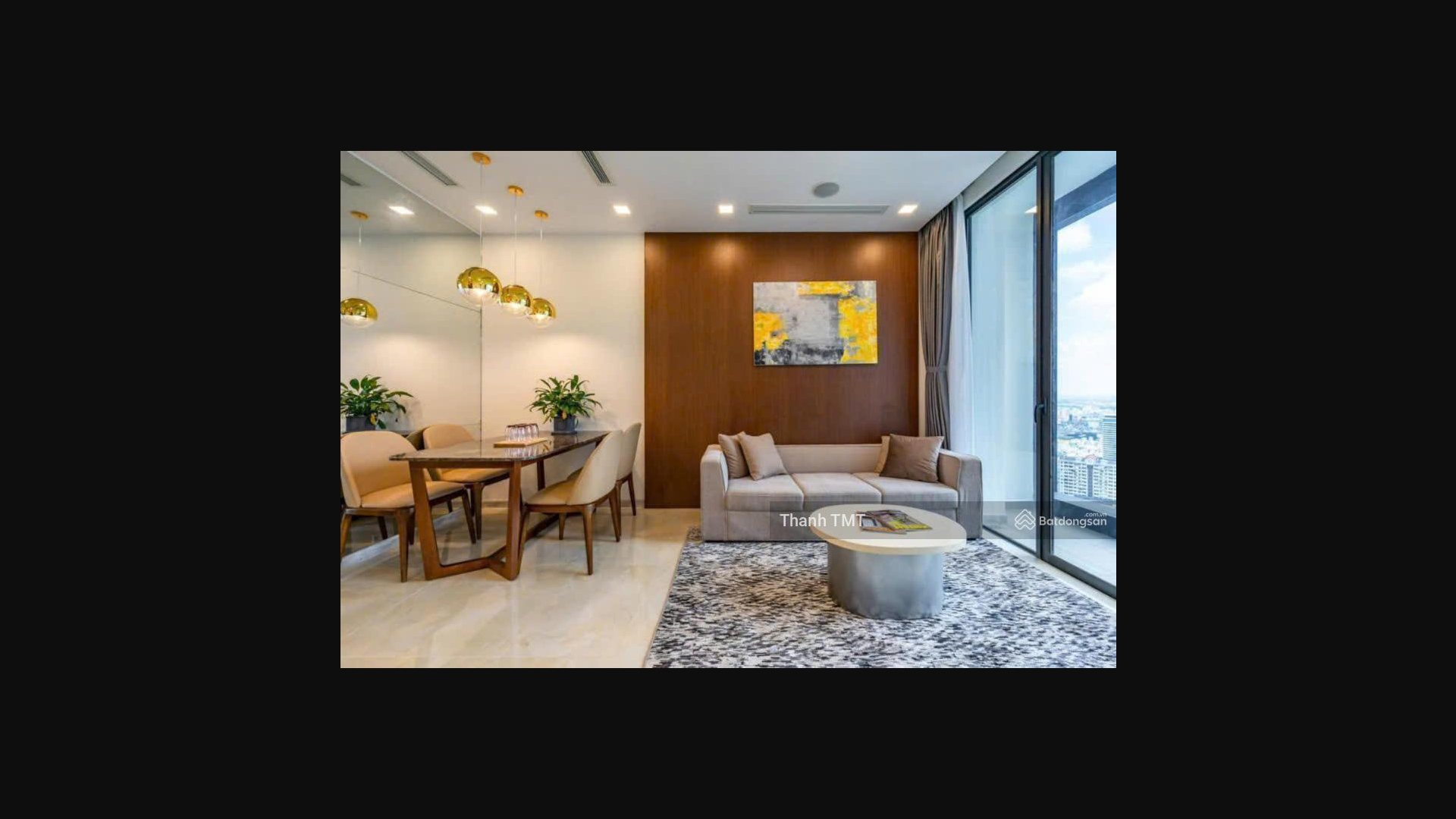 Modern 2-Bedroom Apartment with City Views