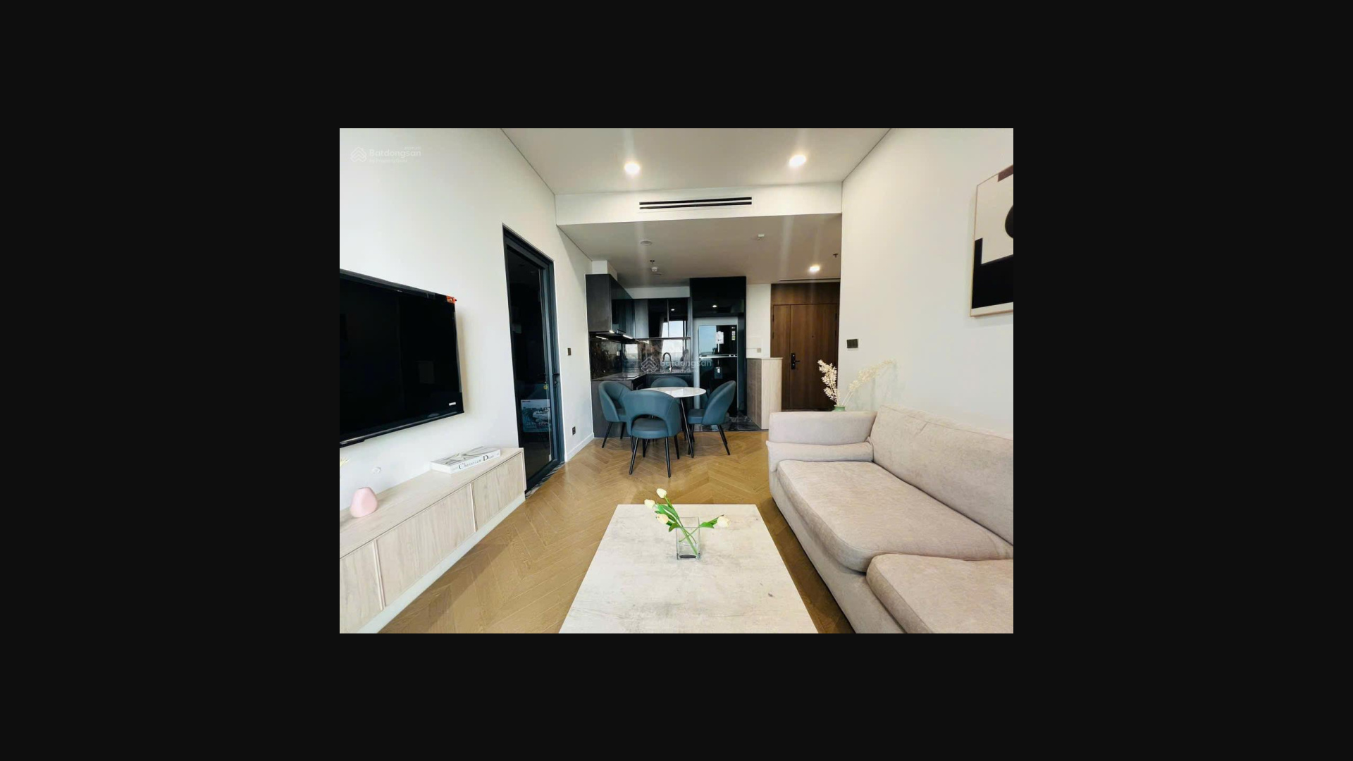 Modern 2-Bedroom Lumiere Riverside Apartment