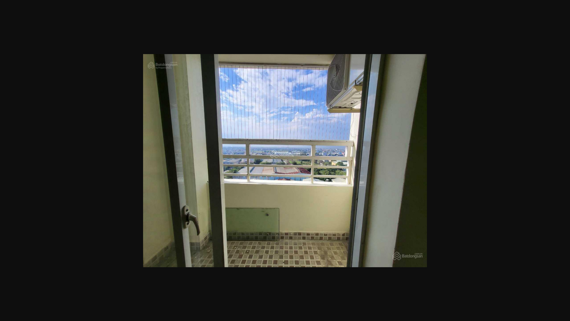 Corner 2BR Apartment in Tecco Green Nest
