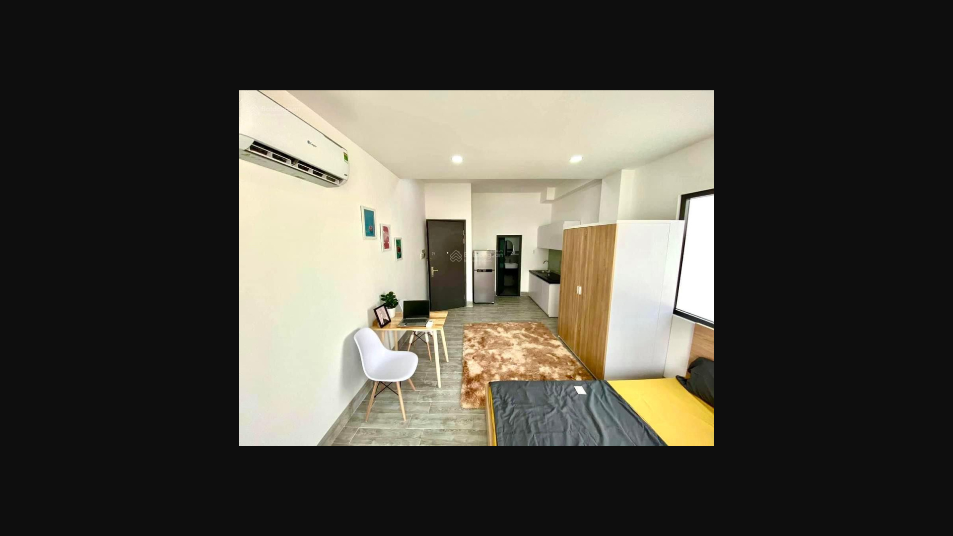 Modern Studio Apartment with Balcony and Elevator