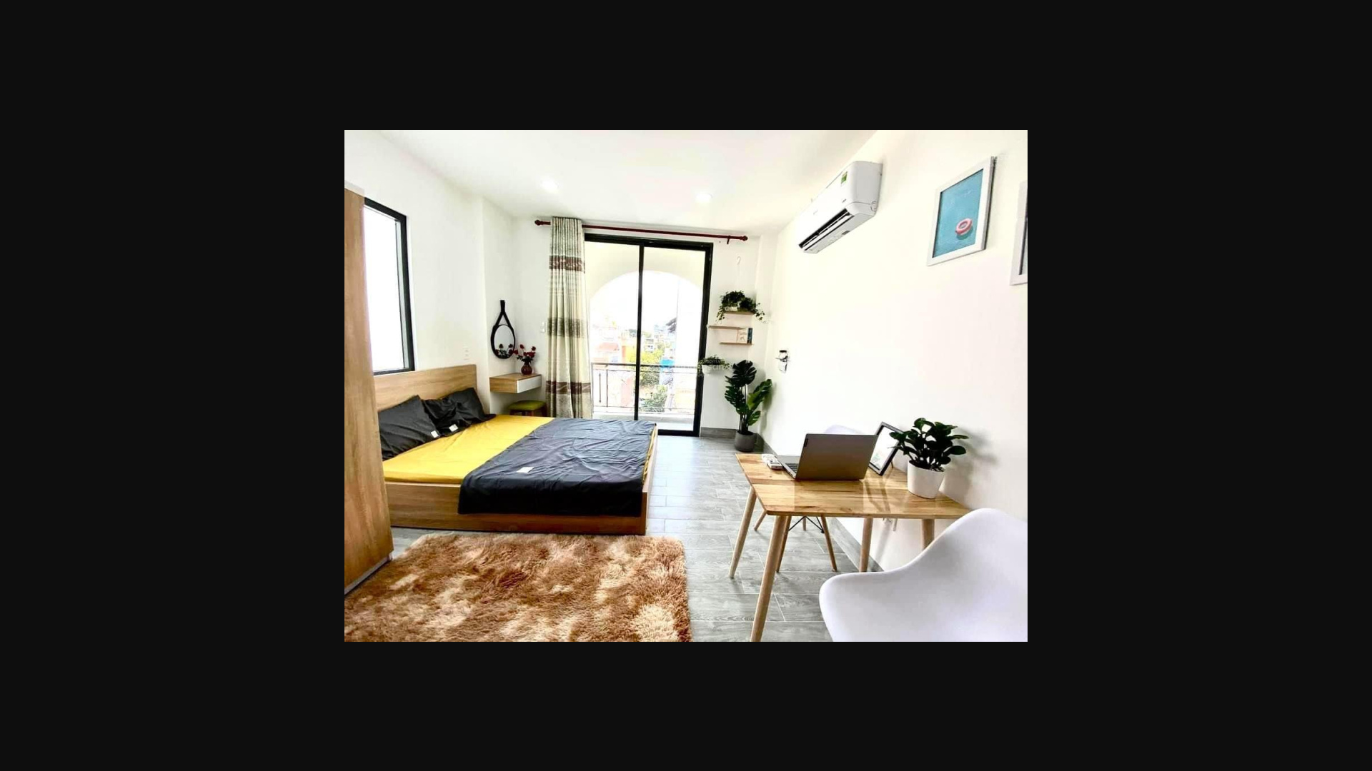 Modern Studio Apartment with Balcony and Elevator