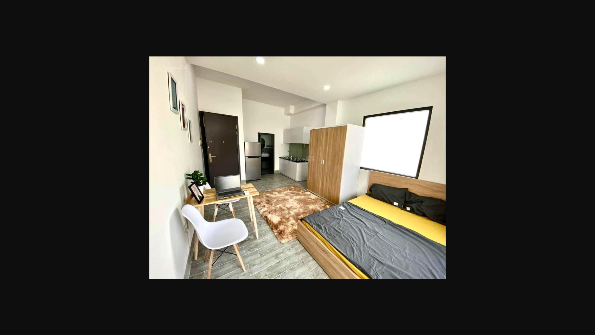 Modern Studio Apartment with Balcony and Elevator