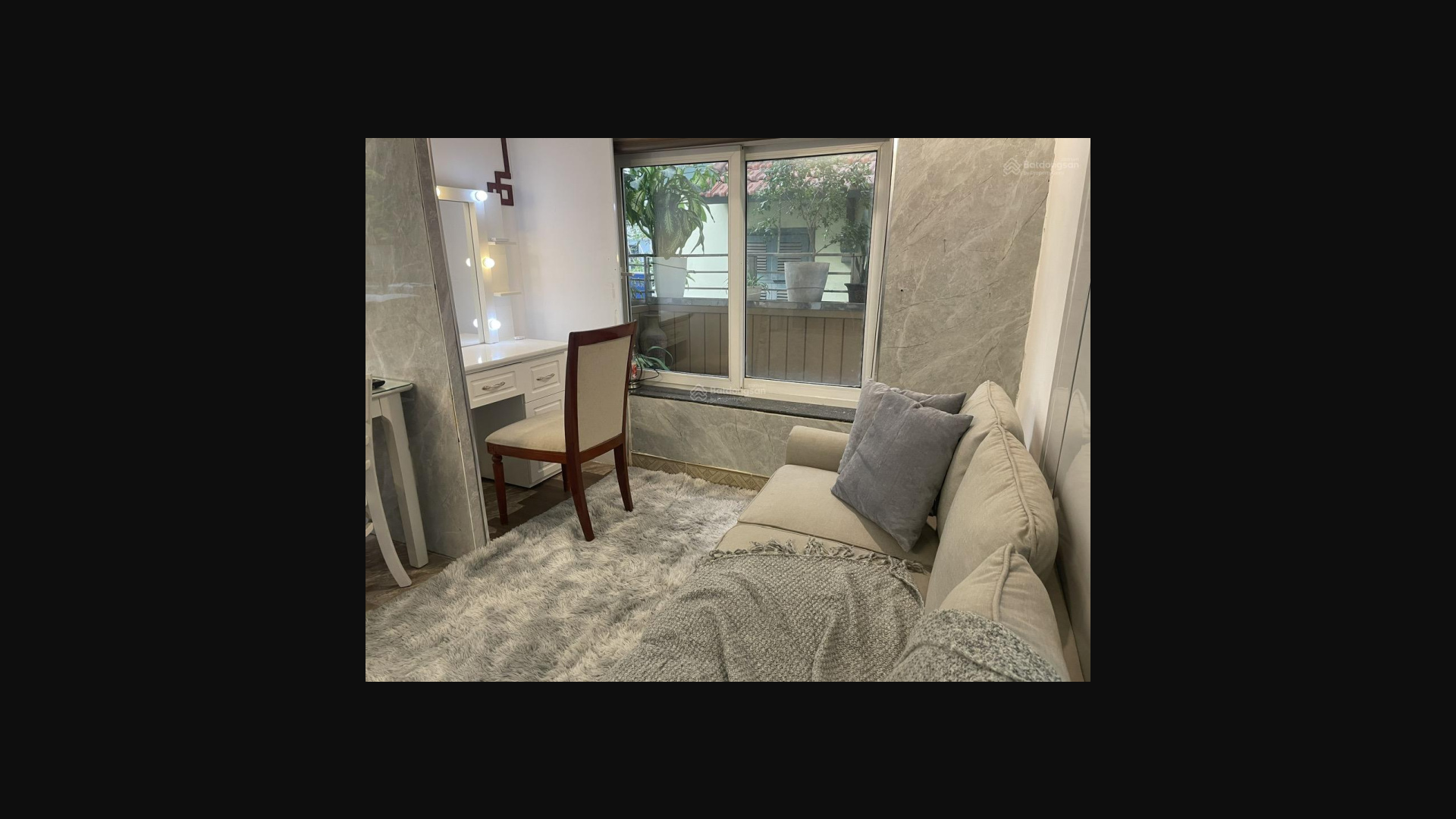 Modern 2-Bedroom Apartment Near Lotte Center