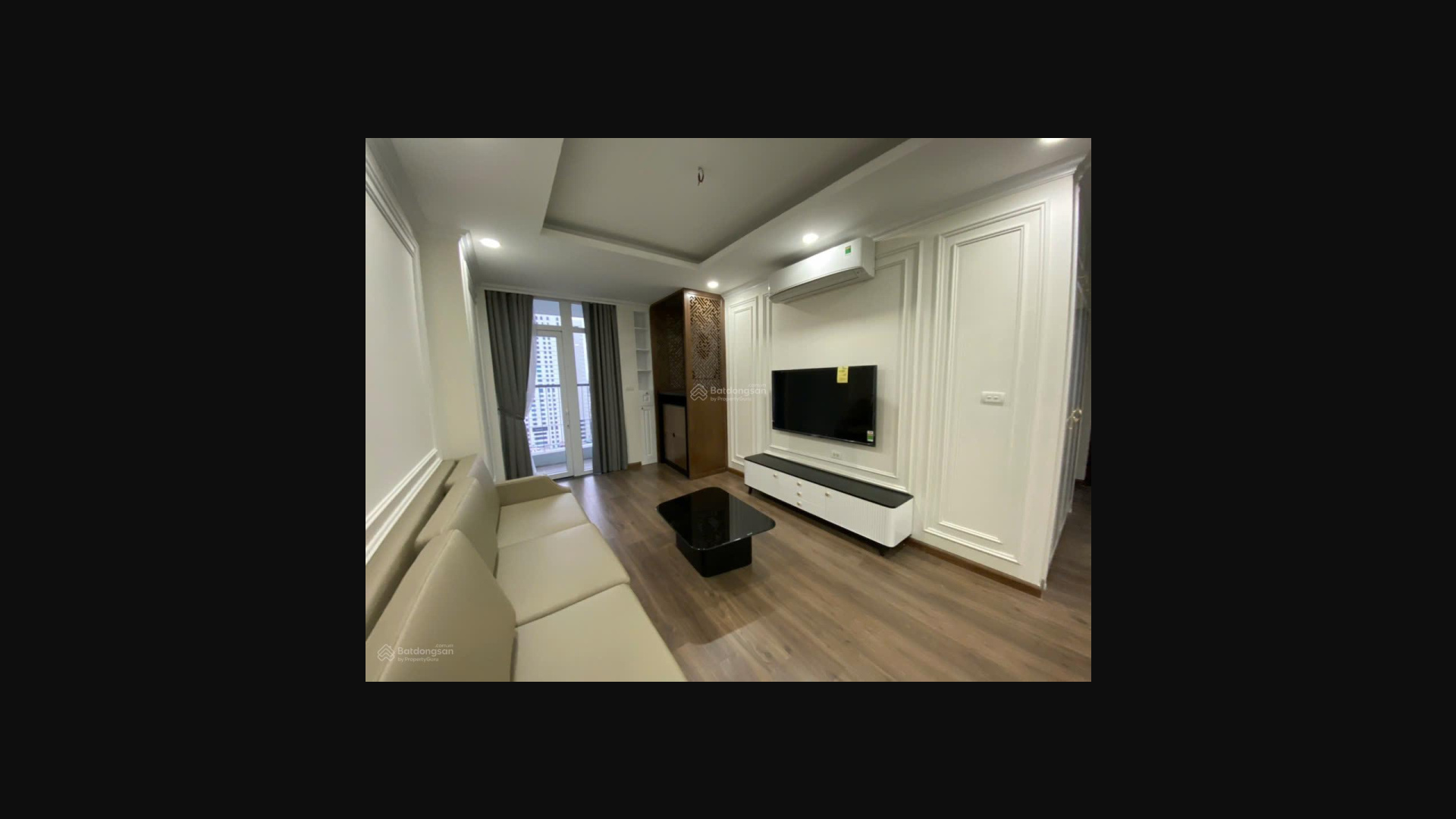 Modern 3-Bedroom Apartment with Designer Interior