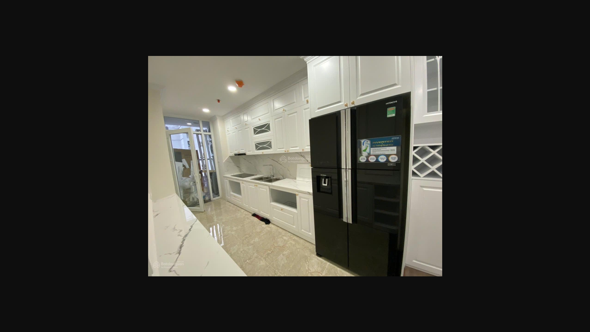 Modern 3-Bedroom Apartment with Designer Interior