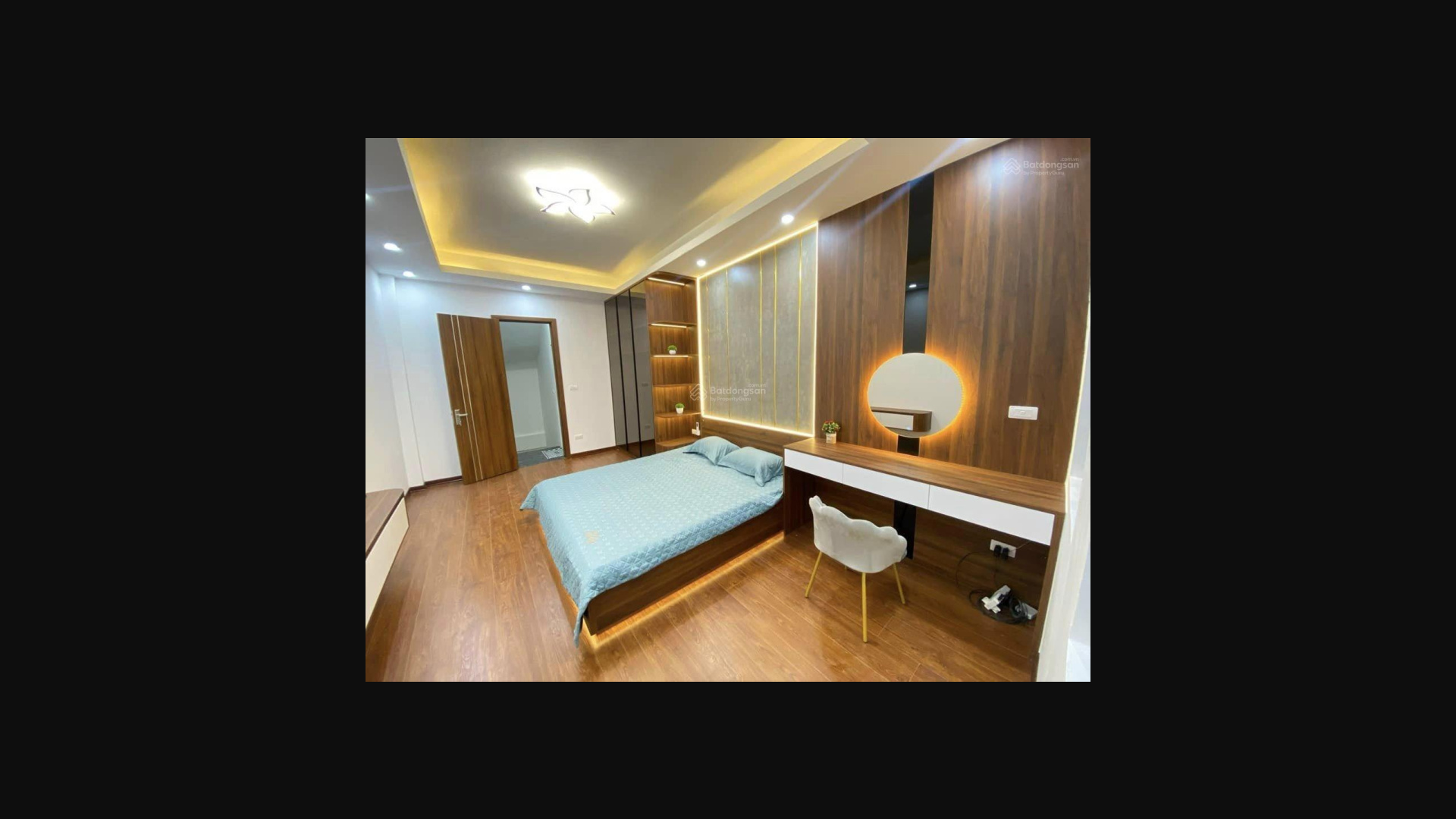Modern Riverview Apartment with Gym and Garden