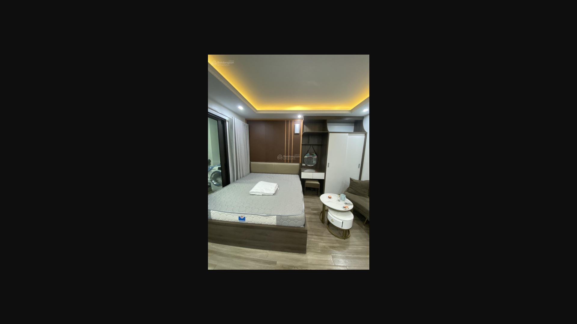 Modern Furnished Apartment with Lake View