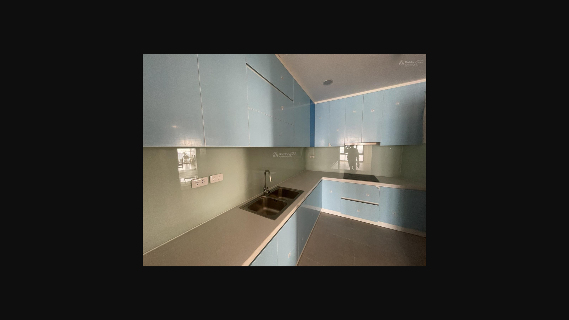 Luxury 3BR Riverside Apartment with Private Elevator