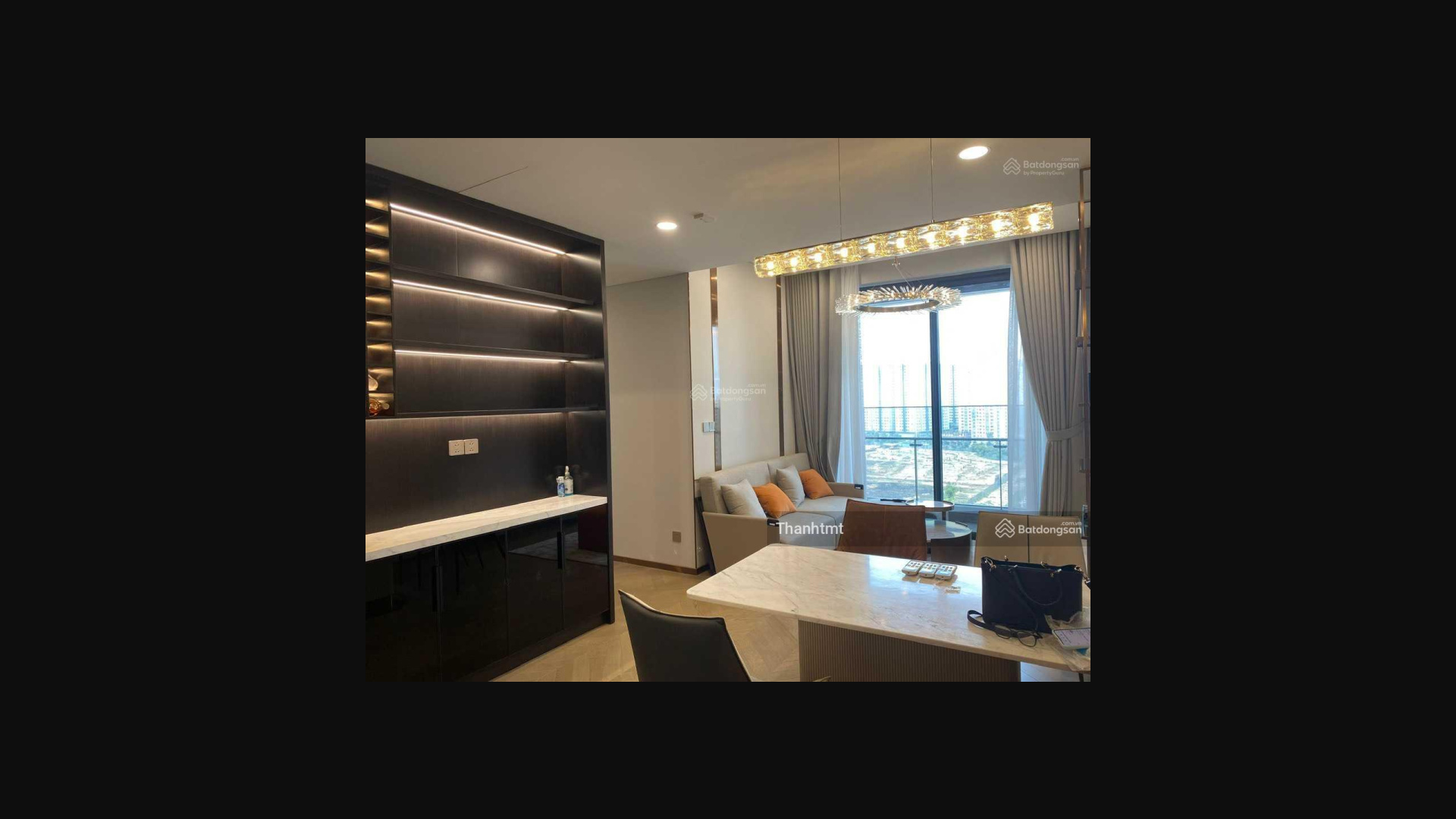 Modern 1-Bedroom Riverside Apartment with City Views