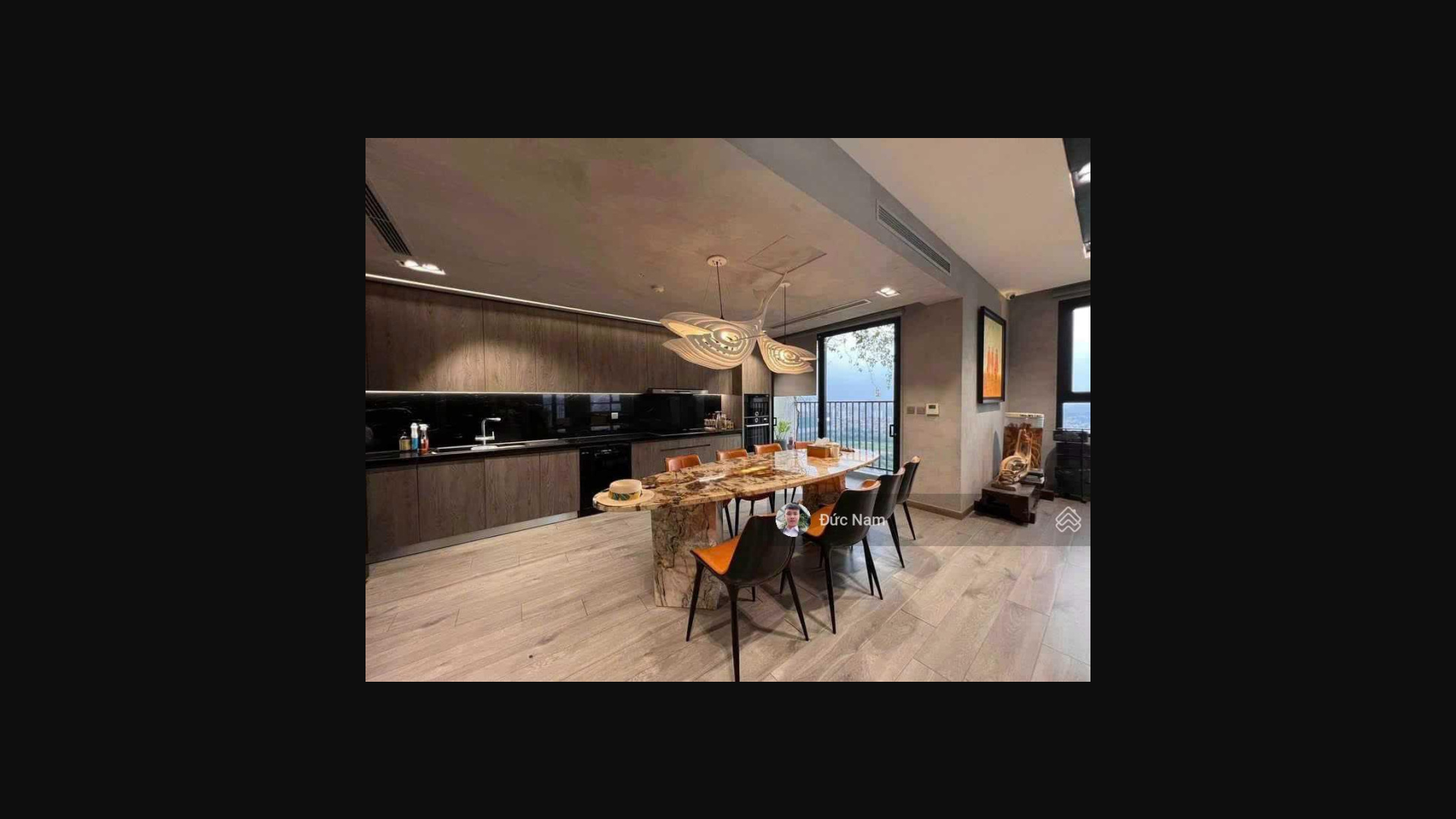 Luxurious 3-Bedroom Apartment with Panoramic Views