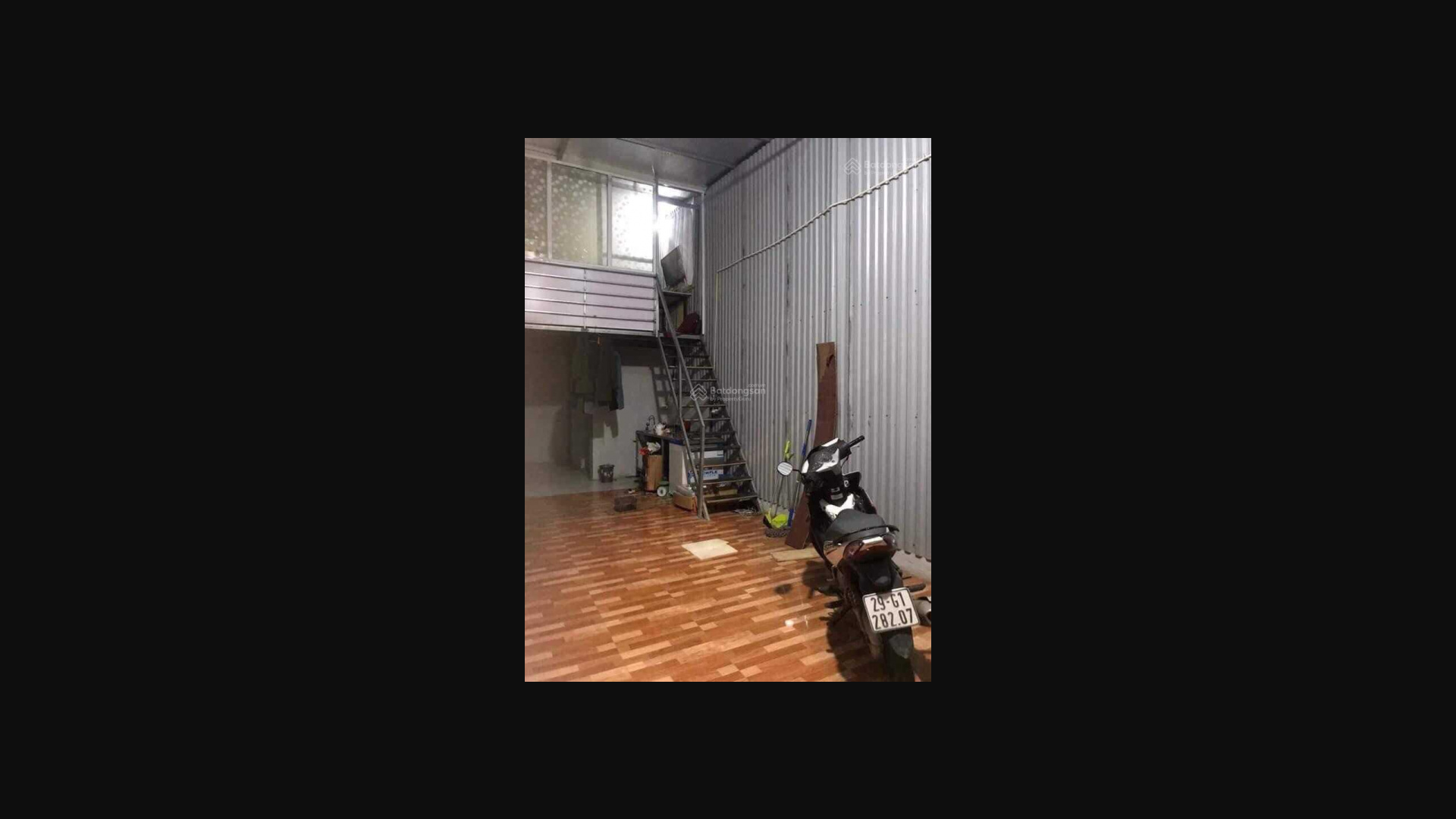 50m² Loft with Mezzanine and Wide Street Access