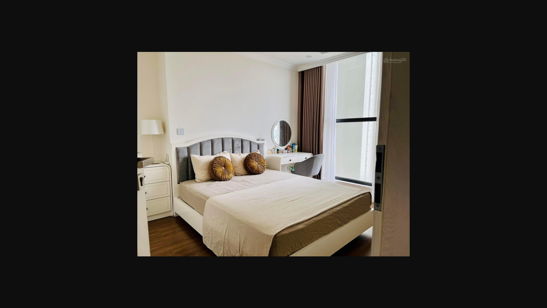Modern 75m² Apartment with Designer Furniture