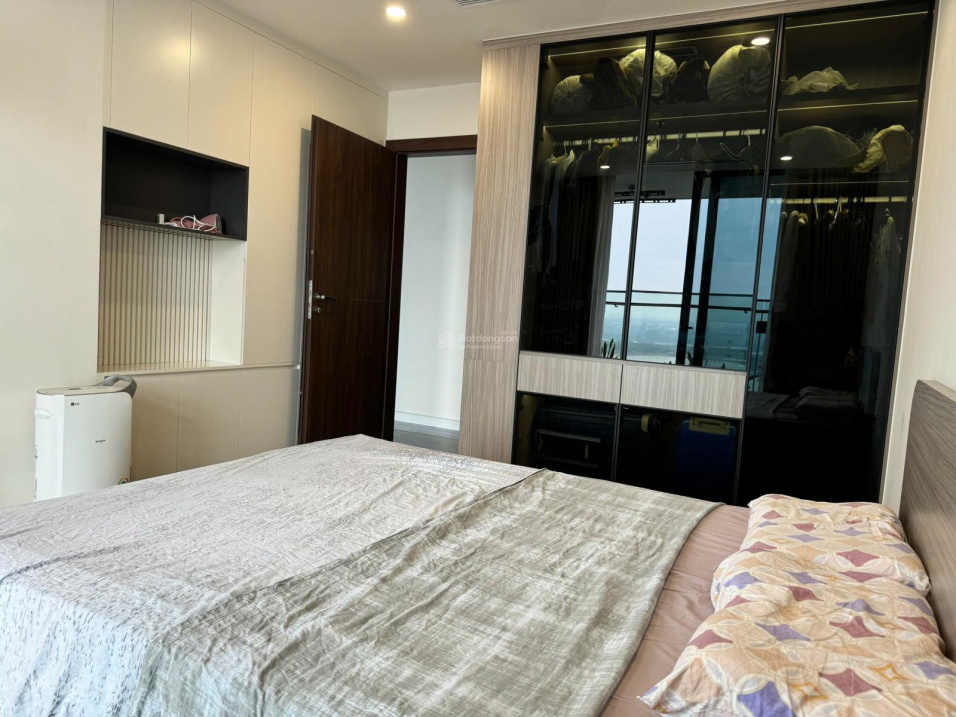 Luxurious Sunshine Golden River Apartment with Views