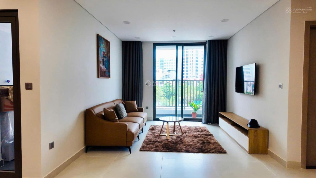 Modern Apartment with City View and Pool