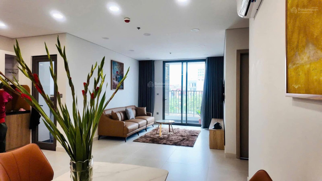Modern Apartment with City View and Pool