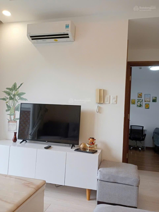 Modern 2-Bedroom Apartment with City View