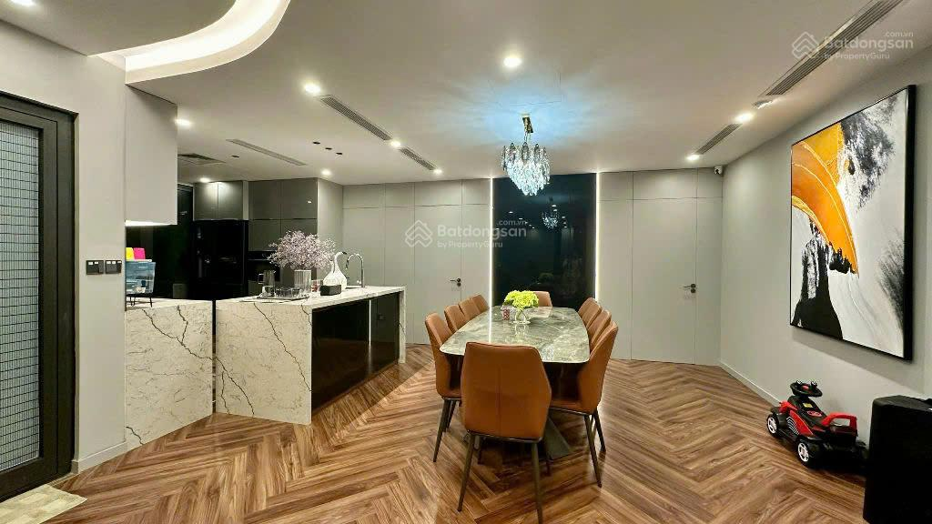 Modern 193m² Luxury Apartment at Indochina Plaza