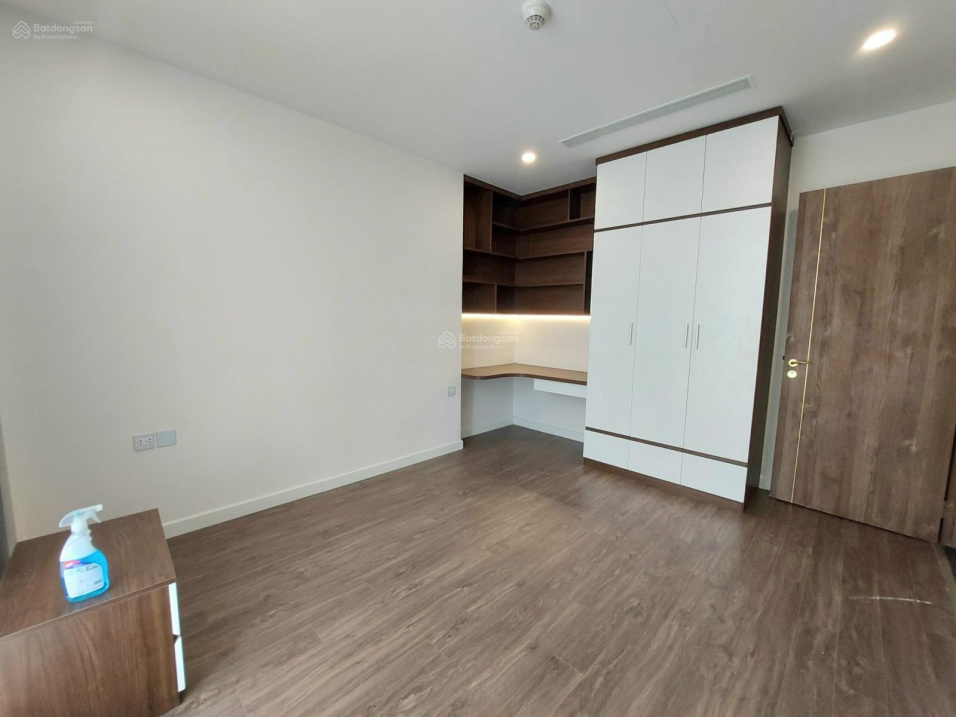 Spacious 3-Bedroom Apartment with Golf Course View