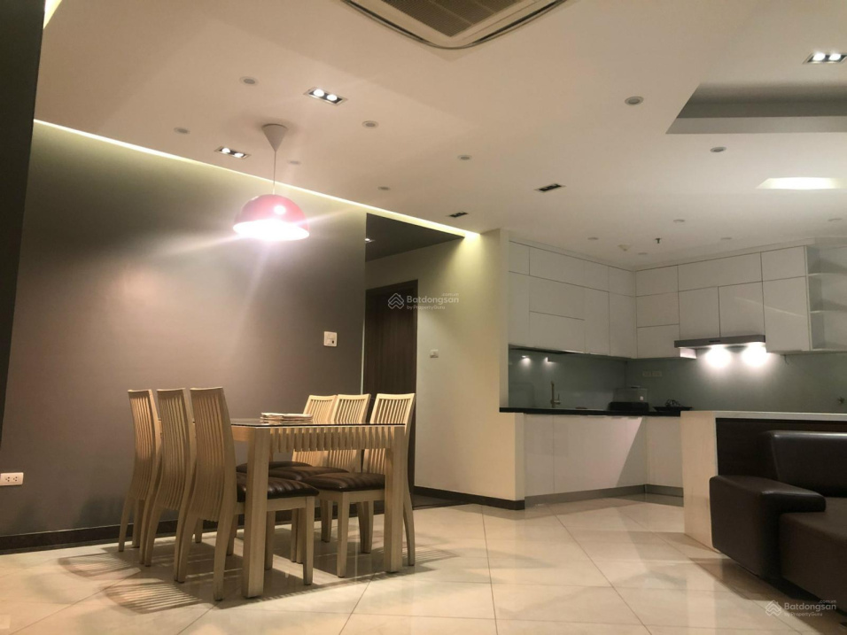 Luxury 3-Bedroom Apartment with Modern Furnishings