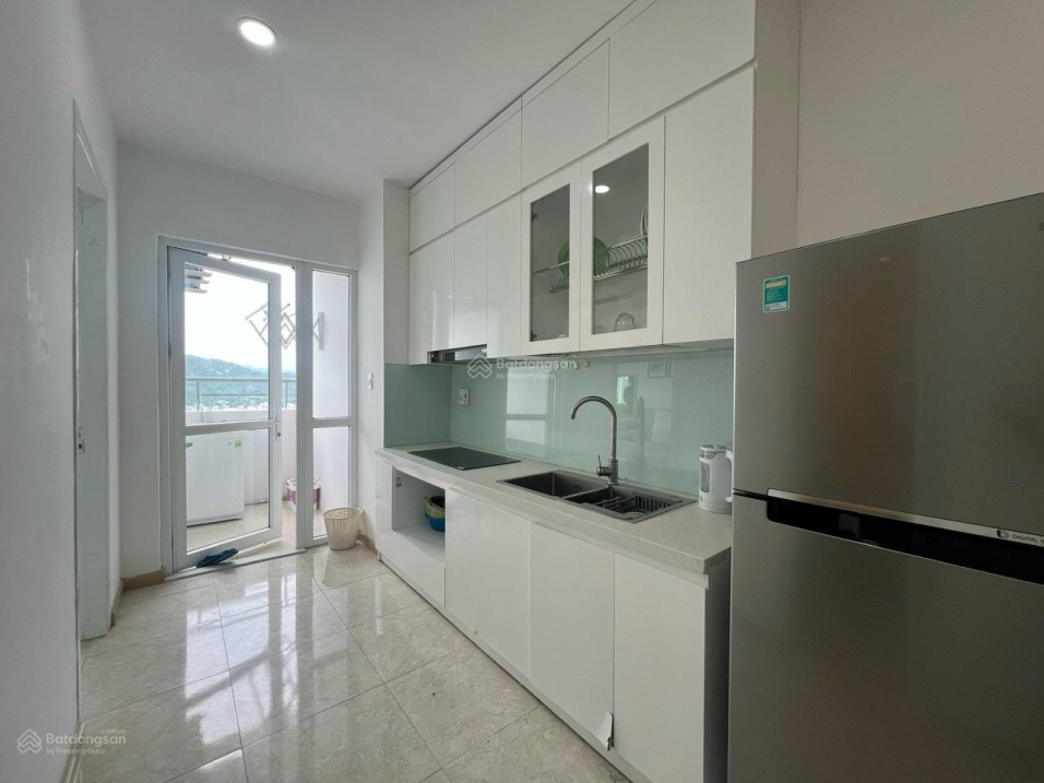Seafront 2-Bed Apartment in Muong Thanh Complex