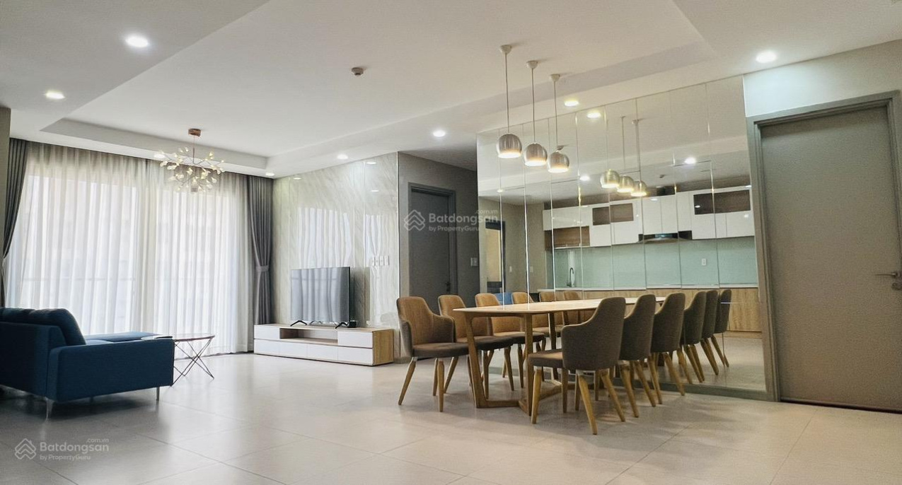 Modern 3-Bedroom Apartment at Oriental Plaza